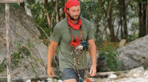 marian godina a cedat la survivor sotia politistului lumea ii reproseaza ca plange eu ii multumesc