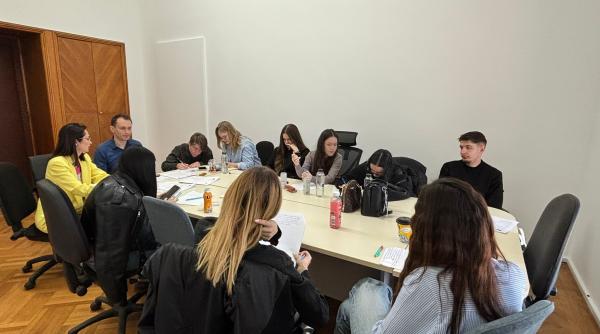 criza presiune si breaking news studentii de la titu maiorescu in culisele redactiei dcnews