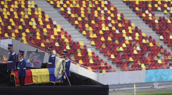 imaginile zilei de pe arena nationala unde a fost depus trupul lui mircea lucescu galerie foto