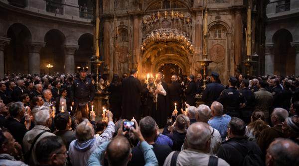 s a redeschis biserica sfantului mormant dupa 40 de zile ce se intampla acum cu lumina sfanta