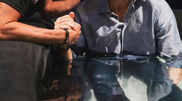 un pastor crestin a fost acuzat de omor din culpa dupa ce un barbat s a inecat in timpul propriului botez