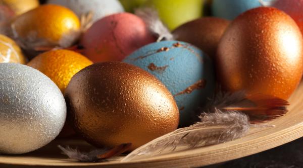 Cum te cureți de vopseaua de ouă de pe degete