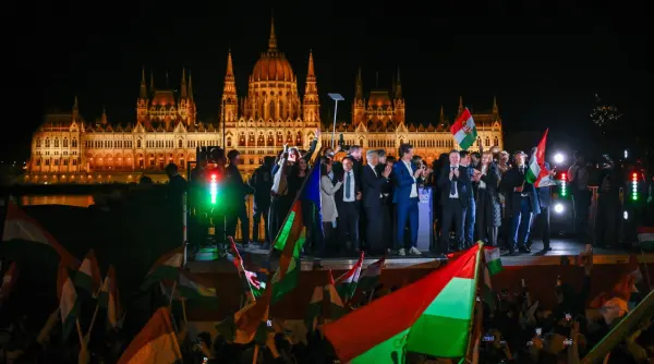 imaginile zilei de la budapesta un medic de top a facut senzatie pe scena dupa victoria formatiunii tisza video viral