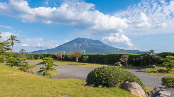 vulcanul sakurajima a erupt din nou nori uriasi de cenusa in sudul japoniei video