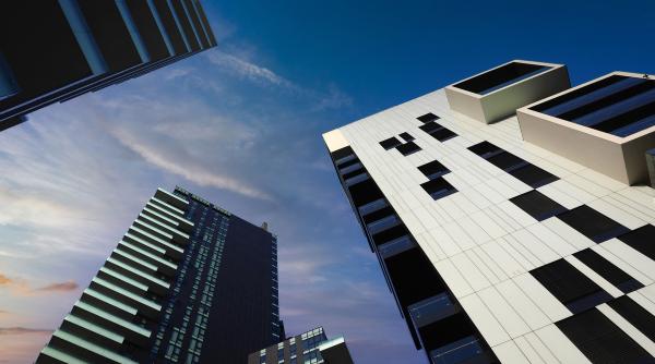 fondatorul zara a devenit cel mai mare magnat imobiliar din lume la 90 de ani are o avere de 148 de miliarde de dolari si proprietati in intreaga lume