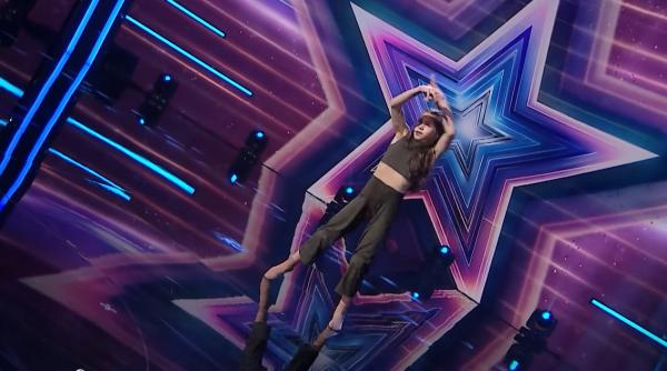 viviana barna eleva de 11 ani din timisoara i a uimit pe juratii de la romanii au talent carmen tanase ai nebunie in privire