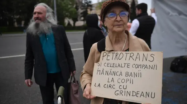 miting pro bolojan in piata victoriei cateva sute de persoane isi manifesta sustinerea pentru premier video