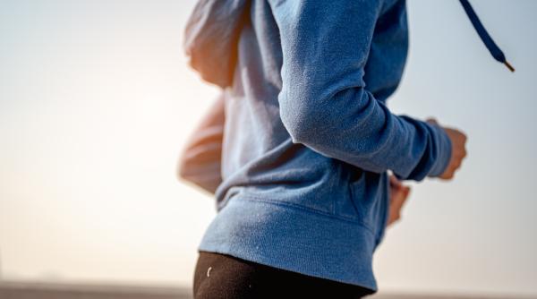 exercitiul mai eficient decat mersul pe jos lucreaza tot corpul imbunatateste circulatia si intareste inima