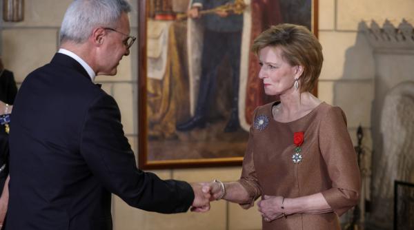 ambasadorul frantei in romania nicolas warnery cand democratiile sunt puse la incercare vocea prezenta si angajamentul majestatii sale margareta servesc drept busola