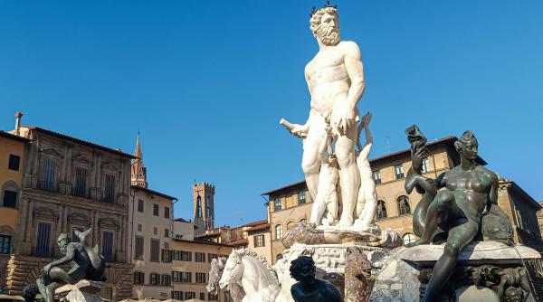 o turista a provocat daune de mii de euro fantanii lui neptun din florenta pentru o superstitie premaritala