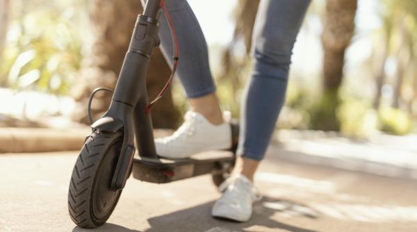 Accident mortal în Capitală: O femeie a murit după ce a căzut de pe trotinetă