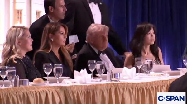 Focuri de armă la dineul corespondenţilor de la Casa Albă. Donald şi Melania Trump, evacuați