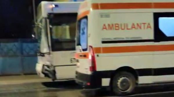o femeie de 65 de ani din constanta s a aruncat din ambulanta in drum spre spital