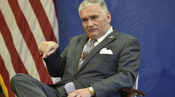 cine este campionul poporului roman adrian zuckerman ridica o intrebare cheie in plina criza politica asteptam in comentarii raspunsul dumneavoastra