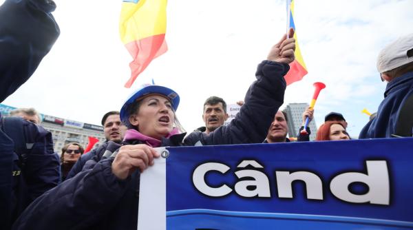 protest in piata victoriei austeritatea a scos oamenii in strada lideri sindicali nu ne temem de caderea guvernului e doar inceputul