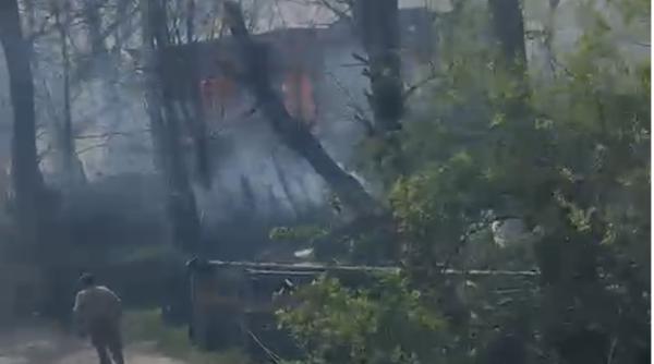 ajutor de 1 milion de lei de la guvern pentru oamenii din rucareni dupa incendiul care a ars din temelii peste 30 de case