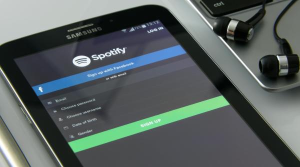 cine se ascunde in spatele muzicii spotify vine cu raspunsul