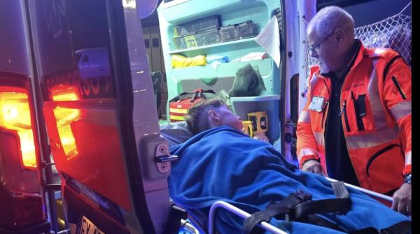 povestea cutremuratoare din spatele unui accident incheiat cu clasicul a fost dusa la spital pentru ingrijiri medicale natalis a fost zdrobita de masina 55 de minute a stat tatal ei langa ea cat a durat descarcerarea