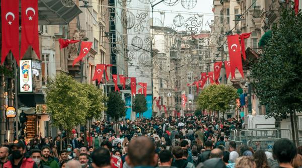 sute de persoane arestate in turcia la o demonstratie de 1 mai in piata taksim video