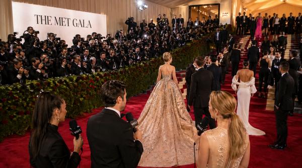 la new york met gala si vedetele sale vor sa ridice moda la rangul de arta