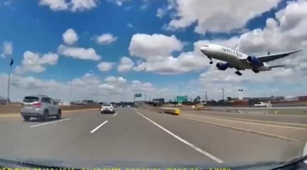 un avion cu peste 200 de oameni la bord loveste un camion pe autostrada momentul impactului surprins de o camera video