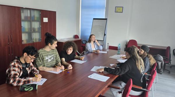 radu leca discuta cu studentii de la universitatea titu maiorescu despre stresul academic