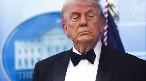 trump spune glumind ca face multe exercitii fizice zilnic un minut pe zi