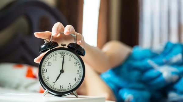 iti incepi ziua cu alarma telefonului cardiolog avertisment pentru cei care isi pun ceasul sa sune foarte devreme