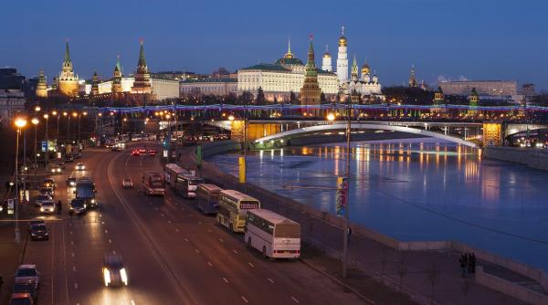 paranoia lui putin lasa moscova fara internet pe 9 mai rusii nu vor putea nici macar sa isi dea sms uri