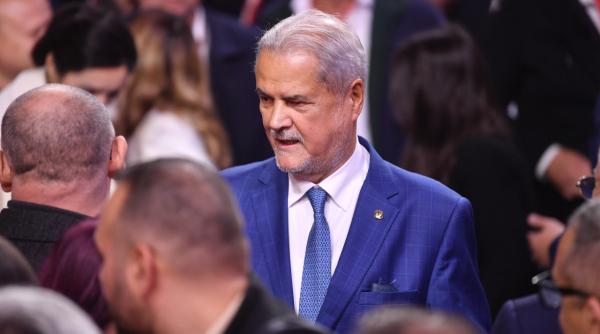 la noi se circula invers tu ai volanul pe cealalta parte moment istoric din vremea lui adrian nastase care a schimbat romania