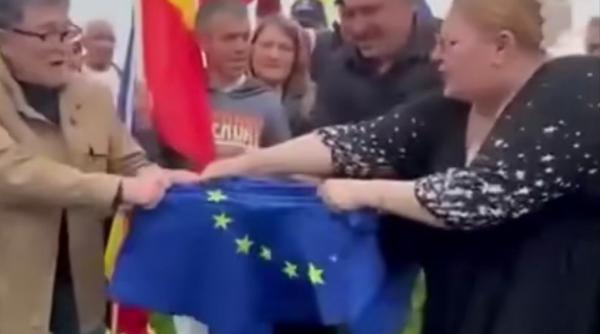 diana sosoaca a rupt steagul ue dar nu are nicio problema ca ii intra lunar in cont 10 000 de euro de la parlamentul european
