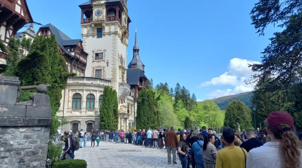 imaginea zilei de ziua regalitatii la peles