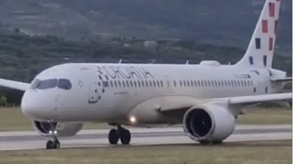 incident pe pista un avion cu 130 de pasageri a derapat