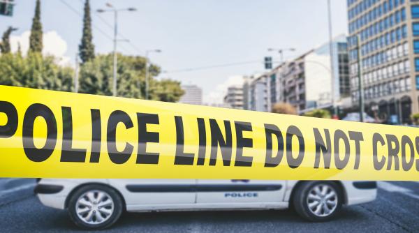 atac armat in sudul turciei patru morti si opt raniti in apropiere de mersin presupusul autor are 17 ani si este cautat de politisti