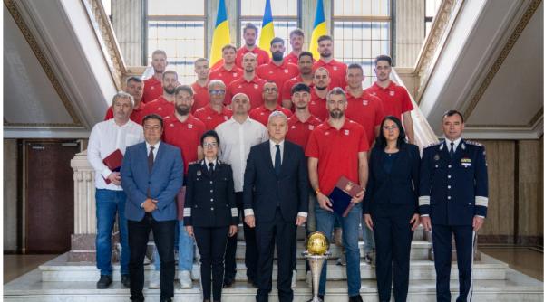 campionii voleiului masculin recompensati de ministrul afacerilor interne catalin predoiu
