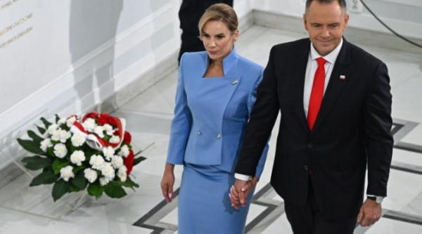 presedintele poloniei si sotia sa la mormantul papei ioan paul al ii lea imaginile fac inconjurul internetului video foto