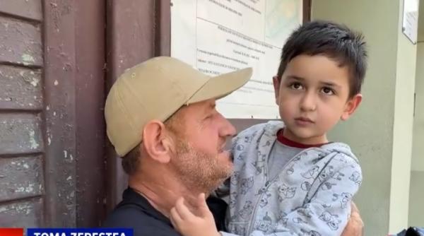 baiatul de 5 ani gasit dupa doua zile in padure a fost externat ce dorinta a avut la iesirea din spital parintii marturii emotionante