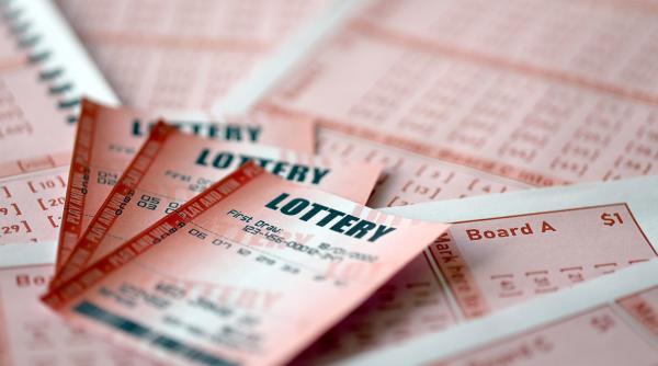 a facut lucrul corect si a fost rasplatit povestea barbatului care a returnat un bilet castigator gasit intr o benzinarie si apoi a dat lovitura la loto