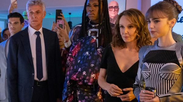 doliu in lumea filmului un actor din emily in paris a murit la varsta de 69 de ani