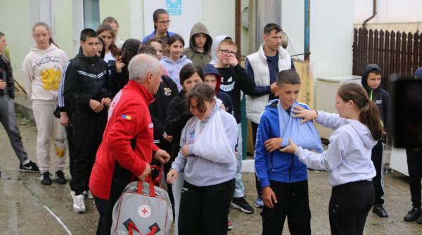 galati sanatatea fara frontiere cursuri de prim ajutor pentru 550 de elevi si cadre didactice