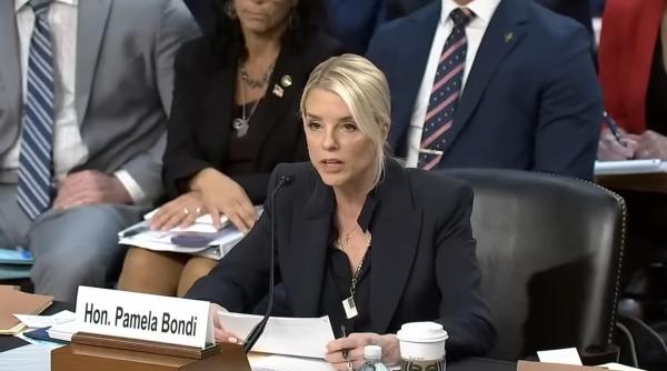 trump o readuce pe pam bondi la casa alba ce rol va avea dupa ce a plecat din functia de procuror general luna trecuta