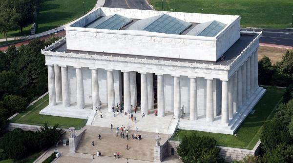 donald trump vrea sa construiasca o promenada de la lincoln memorial la fluviul potomac