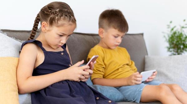 copiii sub 13 ani nu ar trebui sa detina smartphone uri potrivit recomandarilor expertilor din suedia