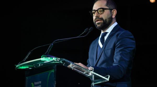 radu burnete neaga ca ar fi o varianta pentru functia de premier daca guvernul tomac nu trece de parlament