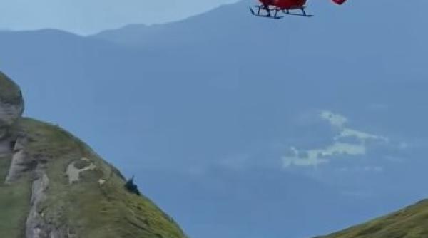 turista in stare grava salvata cu elicopterul de pe munte video