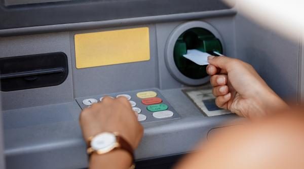 consiliul concurentei analizeaza preluarea garanti bank si motoractive ifn de catre raiffeisen bank