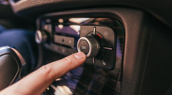 este in regula sa difuzezi la radio melodii create de ia dezbaterea care a impartit publicul in doua artistii avertizeaza ca industria e in pericol