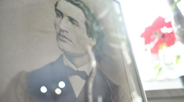 mihai eminescu celebrat la sofia placa memoriala din fata ambasadei romaniei a fost restaurata