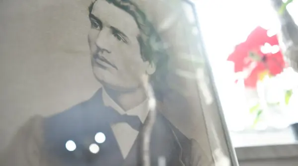 mihai eminescu celebrat la sofia placa memoriala din fata ambasadei romaniei a fost restaurata