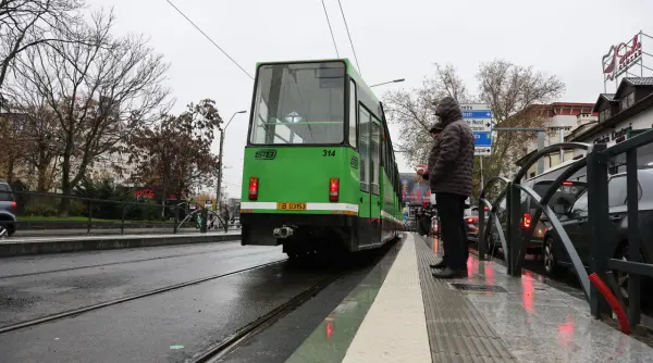 doua tramvaie s au ciocnit in zona obor traficul e blocat